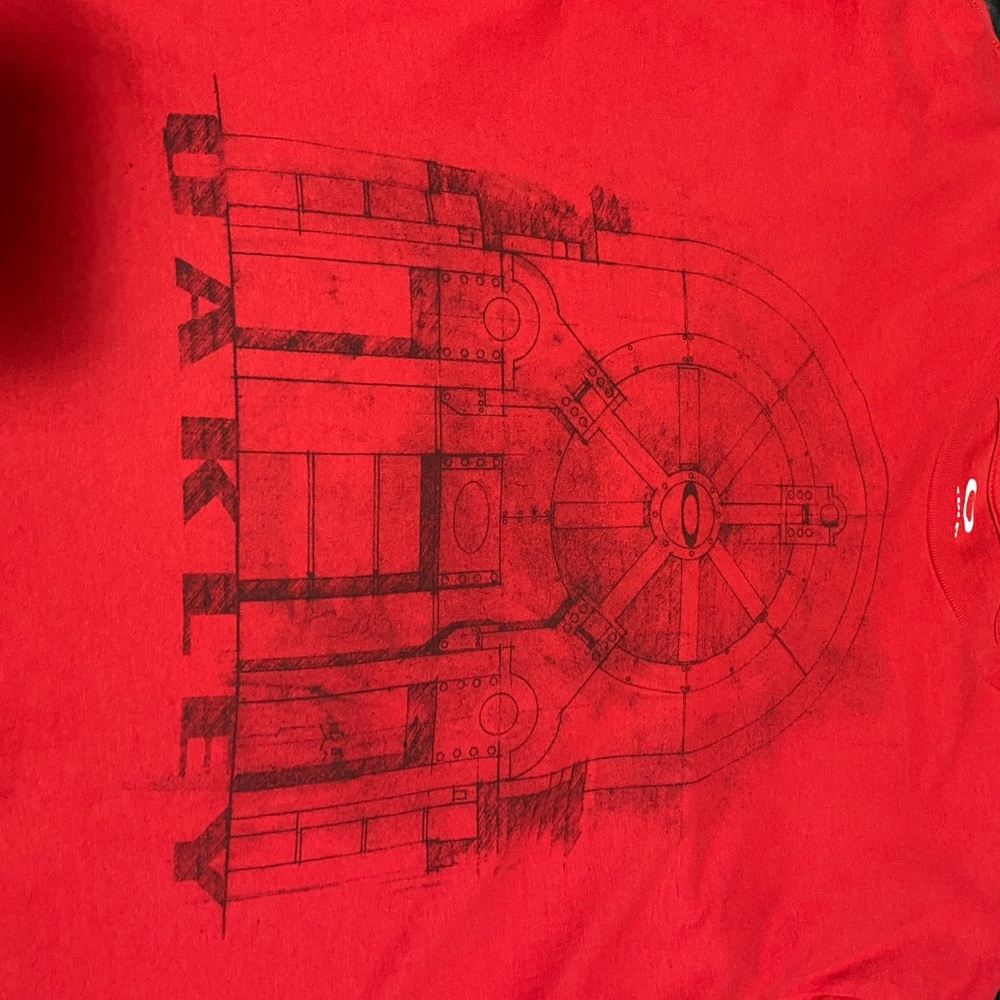 XL Red Oakley Vault long sleeve